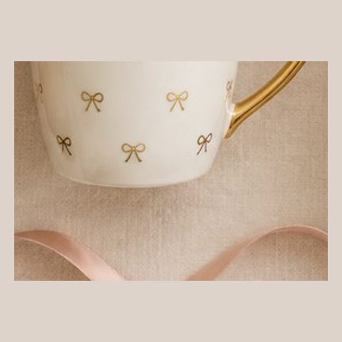 Gold bow mug