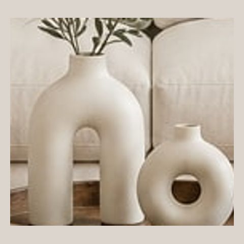 White donut vases